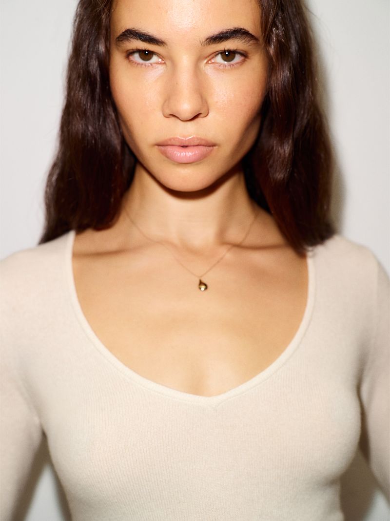 Fior Di Latte Roya Cashmere V-Neck - Image 3